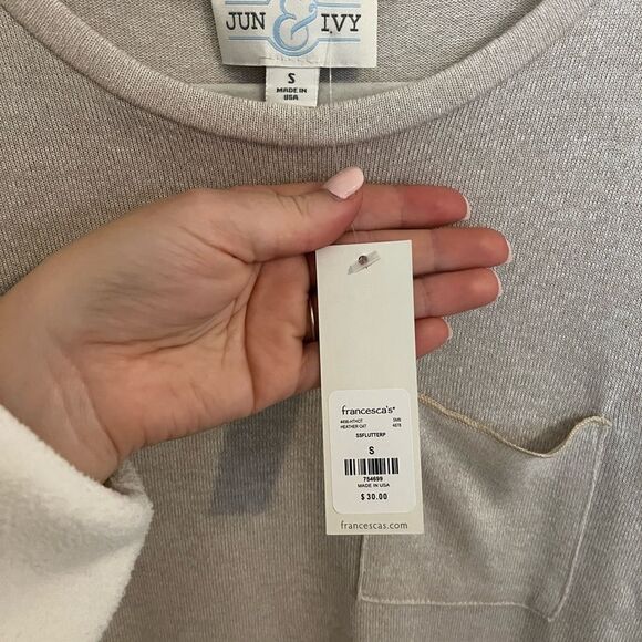 NWT Francesca’s Maggie Flutter Sleeve Pocket Tee Ruffle Sleeve Size Small - Picture 5 of 6